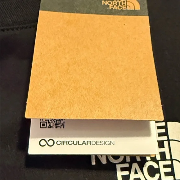 The North Face Women’s Classic Black Tee Size M NWT - Picture 3 of 4